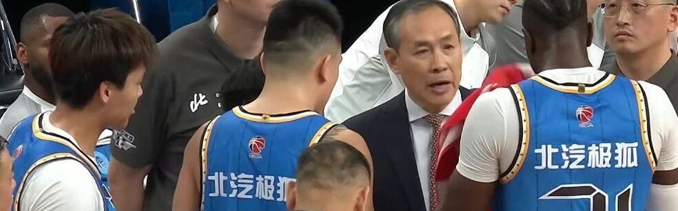 开云体育登录入口-北京男篮伤病满营，杜锋重新启用张文逸，王哲林手指受伤